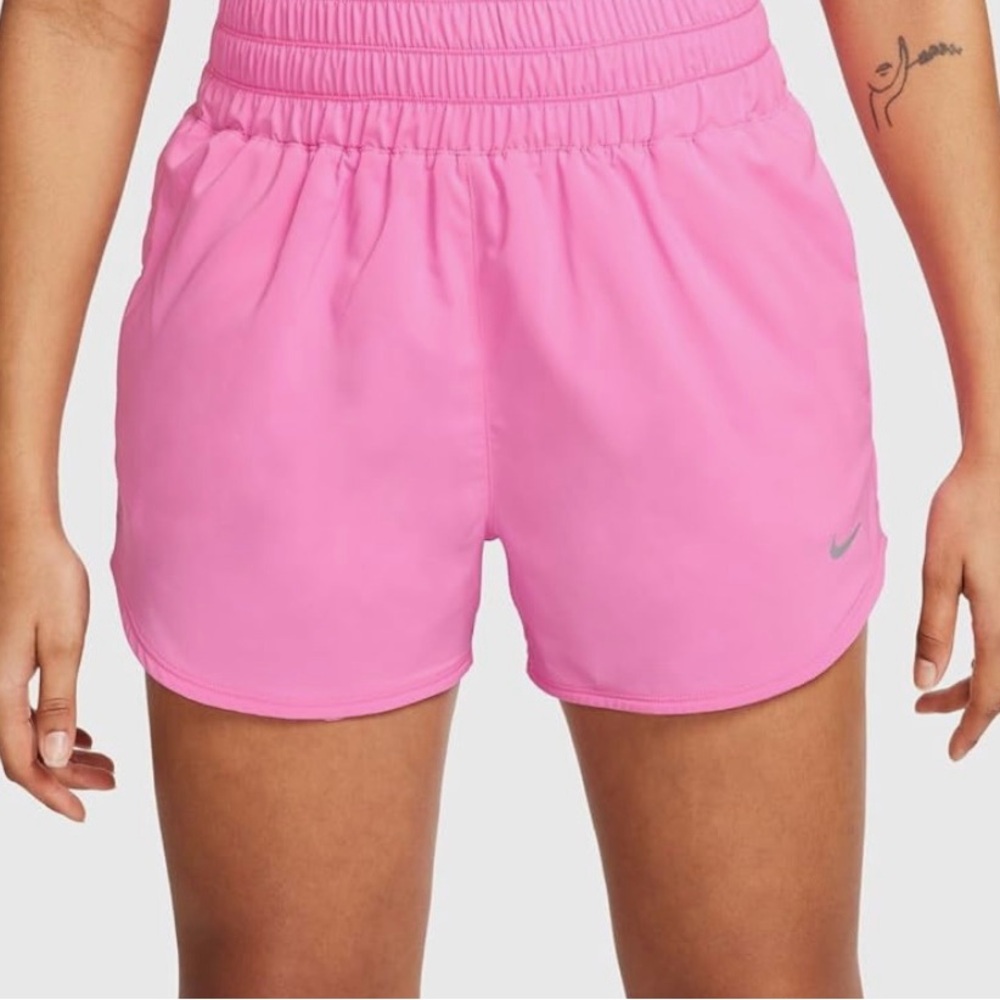 Nike shorts size M